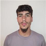 Soy un chico de 23 años, estudiante y con mis titulos de la Primaria y ESO.